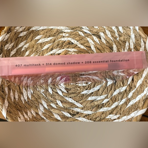 New Real Techniques Essentials Set 2.0 for foundation, shadow and blush - Picture 6 of 9